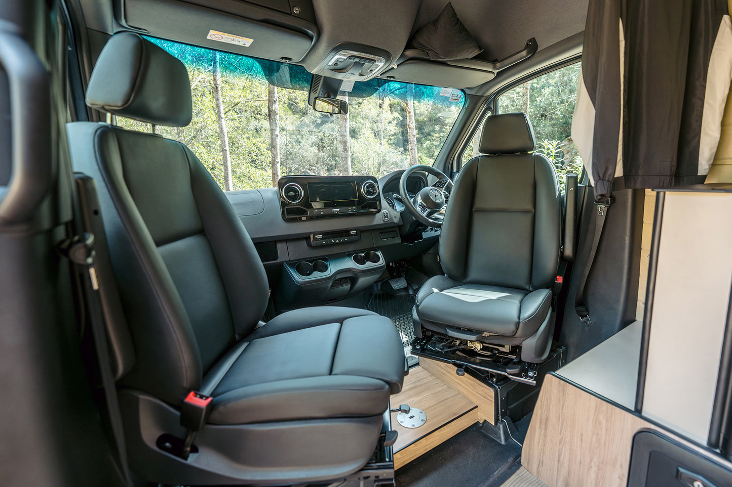 trakka j2 front seats 3 copy.jpg