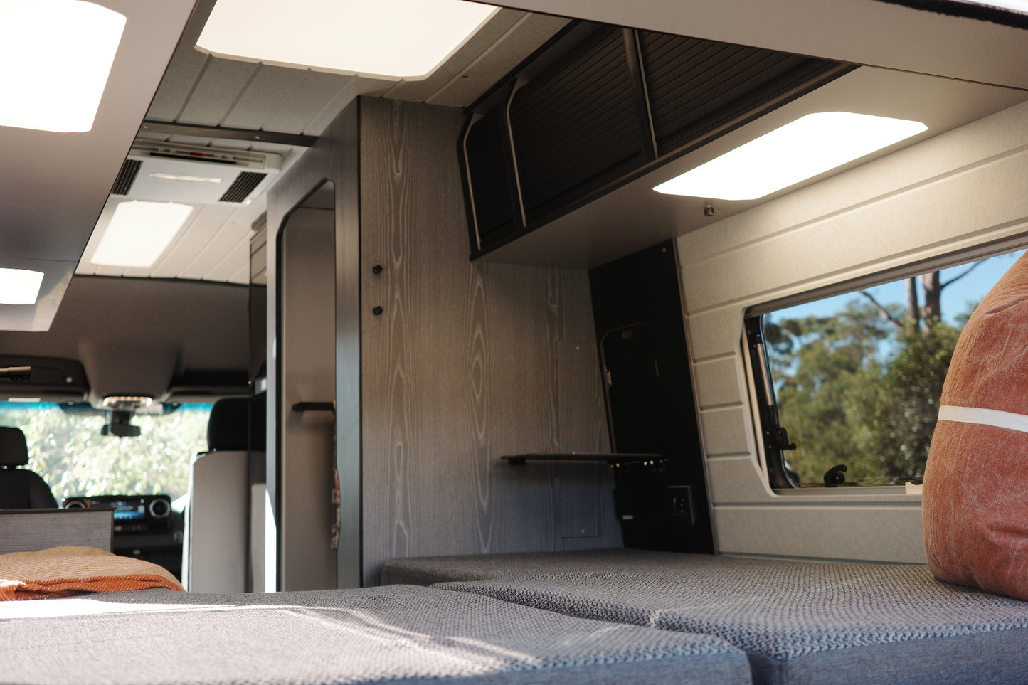 
                  
                    13727 Jabiru J4 AWD - Pebble Grey
                  
                