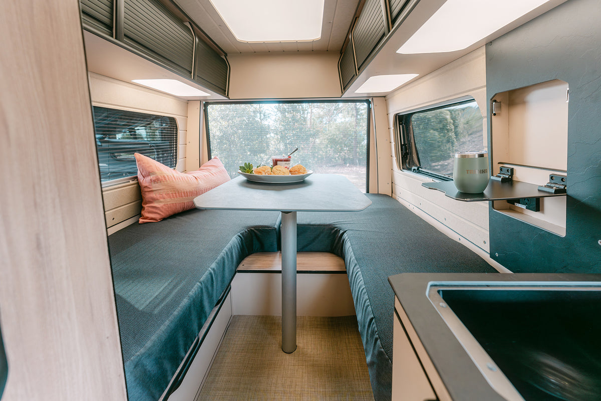 vw akuna a2m dining 2.jpg